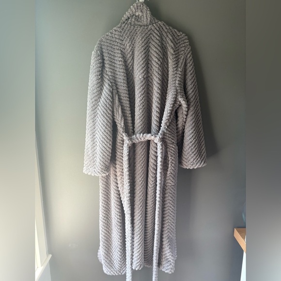 Tamara H. Size Large Luxurious Gray Faux Fur House Coat, belt, pockets - Picture 7 of 7